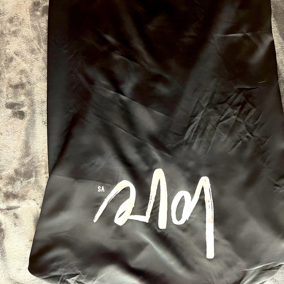 VS Robe - Picture 2 of 6